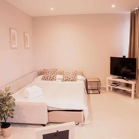 Center New In Old Townby Houselogy Apartment